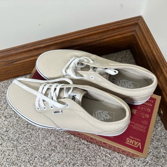 NWOT Women’s Vans Tan Sneakers Classic Canvas Style - Picture 2 of 5